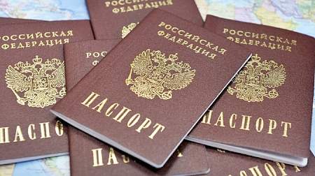 Перевозчики ЛНР ежедневно осуществляют от шести до восьми рейсов по специальным регулярным маршрутам в пункты выдачи российских паспортов.