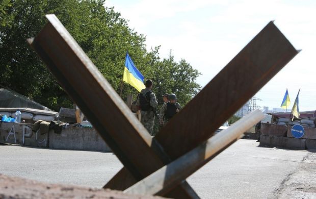 Жители одного из населенных пунктов, расположенного в зоне проведения  карательной  операции Украины рассказали французским журналистам о нарушении своих прав