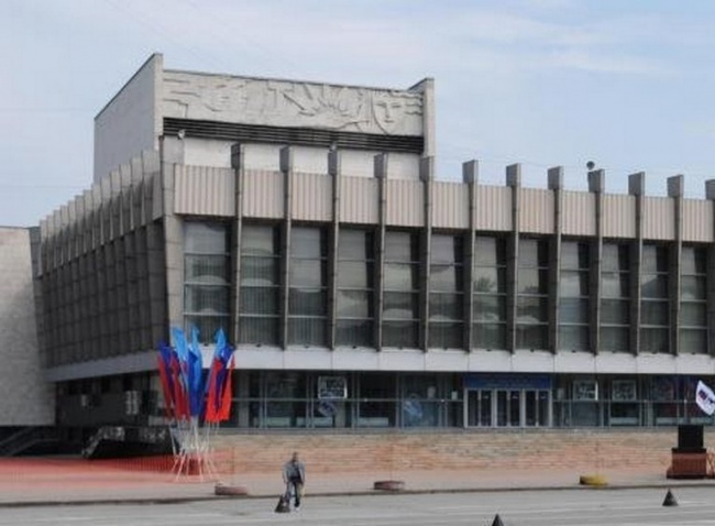 В программе русского театра Луганска в декабре запланированы девять спектаклей ну и конечно Новогоднее представление