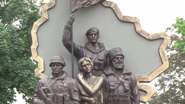 28 января 2020 года вступил в силу Закон ЛНР «Об увековечении памяти погибших при защите Отечества»