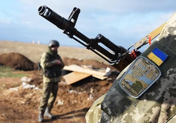 В Сватовском районе украинские боевики в военной форме устраивают досмотры "с пристрастием"