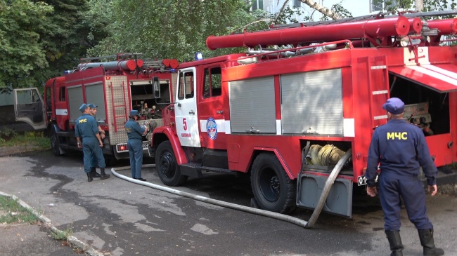 Огнеборцы в кв. Ленинского Комсомола спасли на пожаре луганчанина