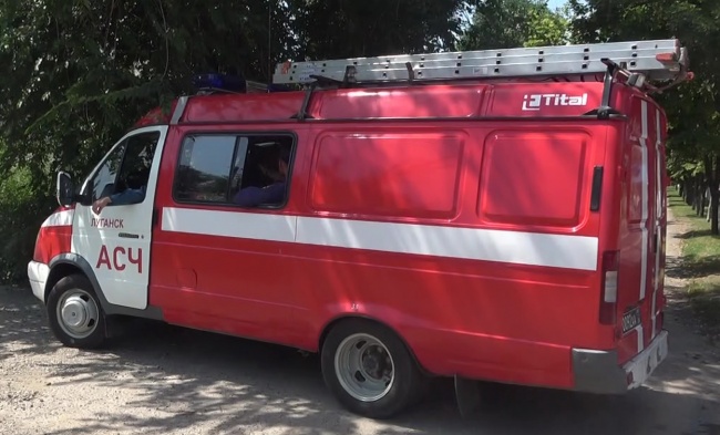 В Луганске в течение суток спасатели два раза открывали дверь нуждающимся в помощи людям