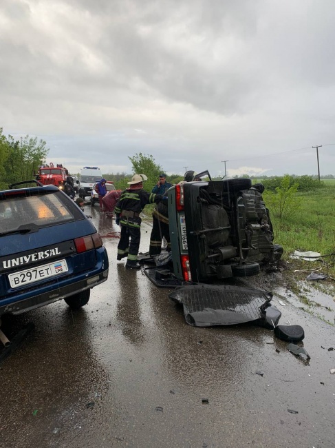 Ровеньковские спасатели деблокировали из двух автомобилей тела людей, погибших в ДТП