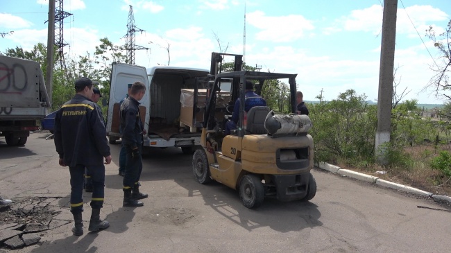Сотрудники МЧС ЛНР доставили гуманитарную помощь в Рубежное