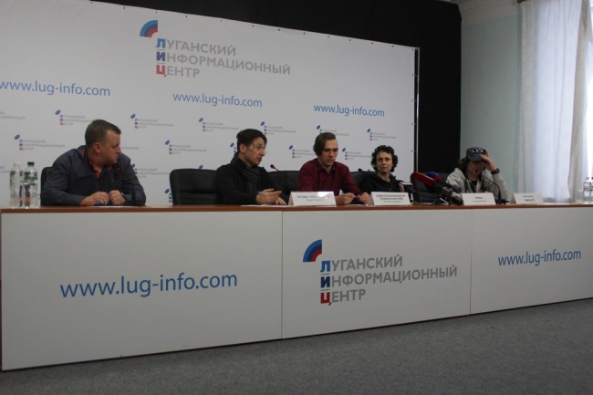 Звезды российского рока на пресс-конференции заявили. что готовы выступать и на Украине, так как поддерживают мир