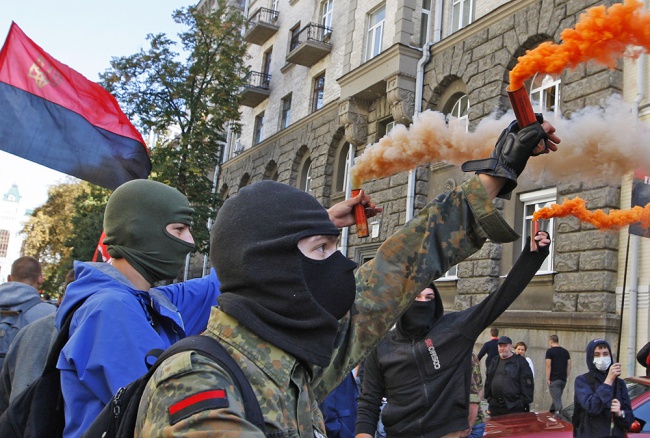 В Тернопольской области захватчики из УПЦ пытались забрать себе храм Православной церкви, но получили отпор от прихожан.