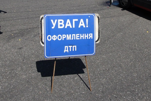 За сутки на дорогах Украины погибло 11 человек. Авария трех большегрузов на трассе "Днепропетровск - Решетиловка"