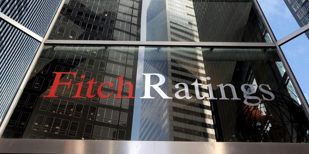 Международное агентство Fitch понизило рейтинг Киева в нацвалюте до уровня "ограниченный дефолт"