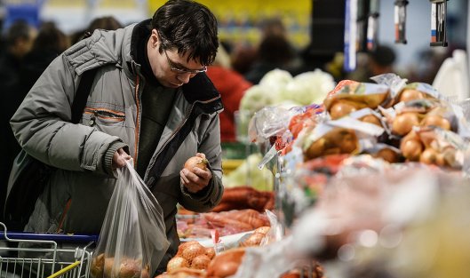 В Украине продукты питания и безалкогольные напитки за 10 месяцев подорожали на треть