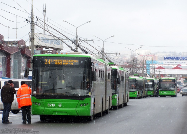 В Харькове вспыхнул троллейбус на маршруте