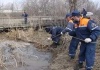 Уже 20 заторов на реке Лугань расчистили  специалисты городской аварийно-спасательной службы