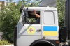 Киев отправил на восток помощь... Целых шесть грузовиков с гуманитаркой