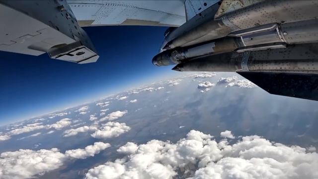 Кадры боевых вылетов экипажей истребителей Су-35С